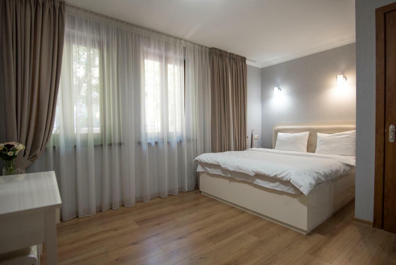 Sama Grand Hotel Tiflis Exterior foto